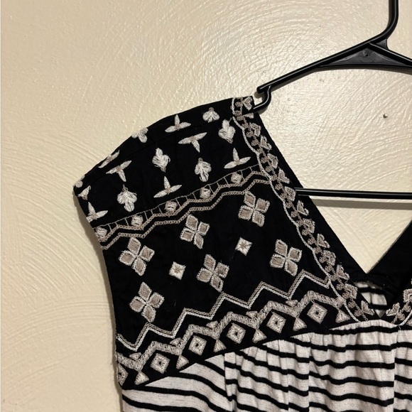 Lucky Brand Black and White Cap Sleeve Graphic Blouse - Picture 6 of 8